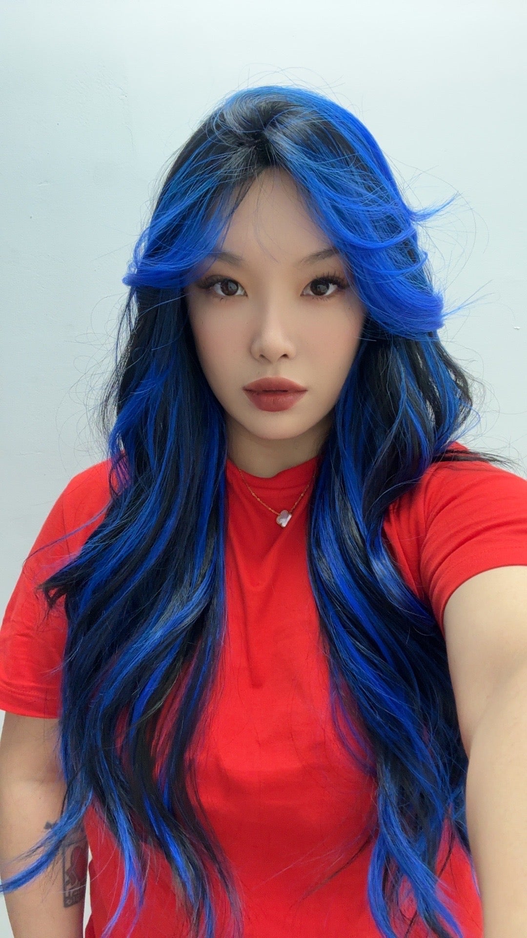 JBEXTENSION 28 Inches Long Black With Blue Highlight Wave Wig With Bangs BLUEBERRY