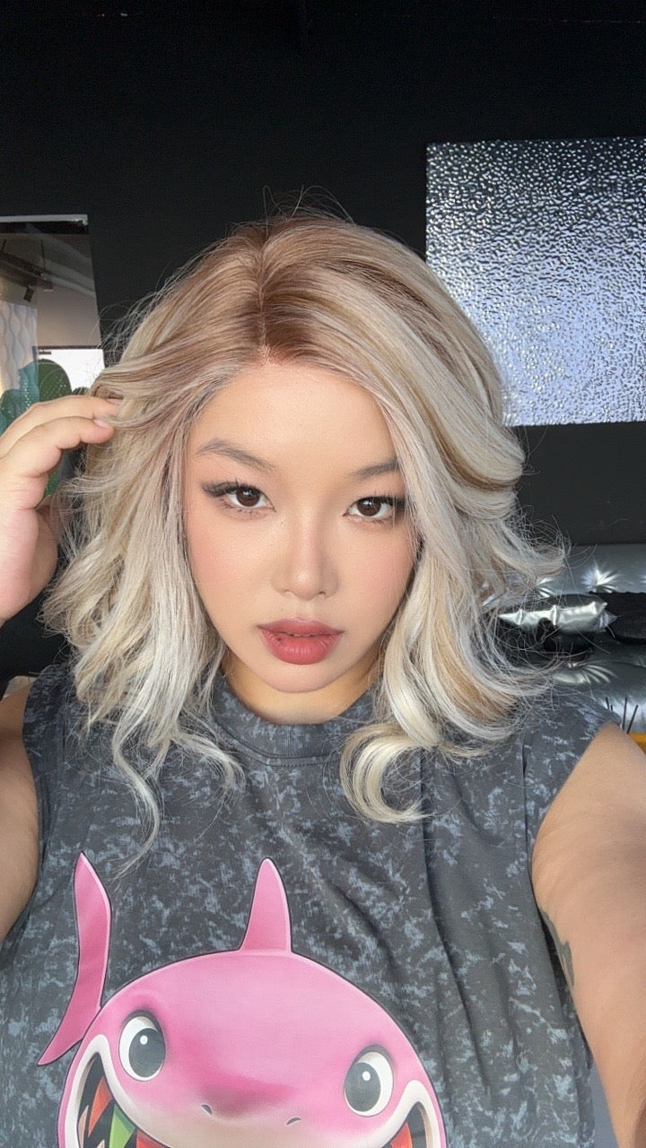 [PRE-ORDER] JBEXTENSION 12 Inches Blonde Curly Pre-Cut Side Part Snowflake Lace Frontlace Glueless Wig FATIMA SNOWFLAKE【BENDY EAR TABS】- M/L