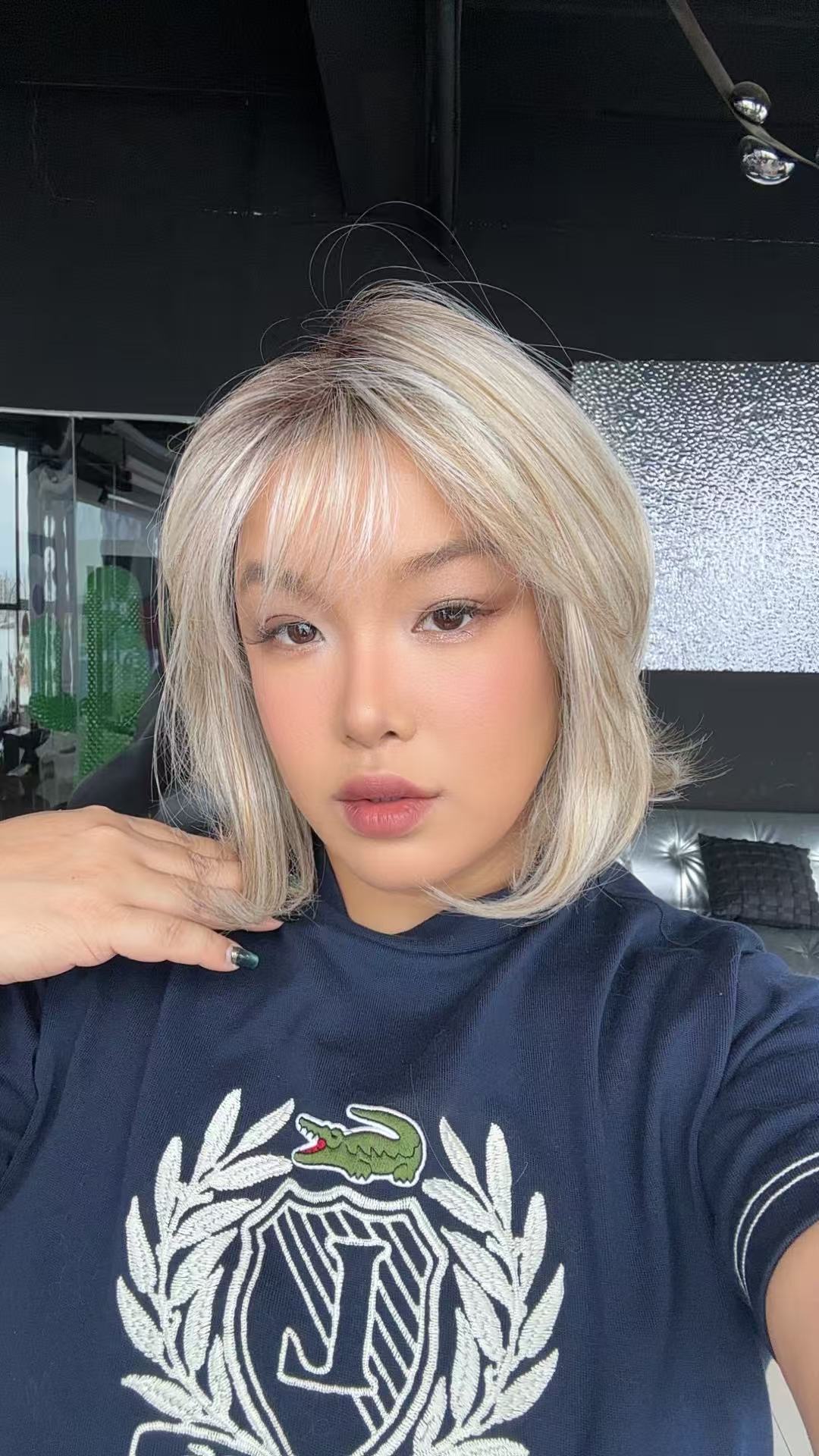 JBEXTENSION 11 Inches Short Hair Mix Blonde Pre-Cut T Part Snowflake Lace Frontlace Glueless Wig with Bangs CARRIE MIX BLONDE【BENDY EAR TABS】