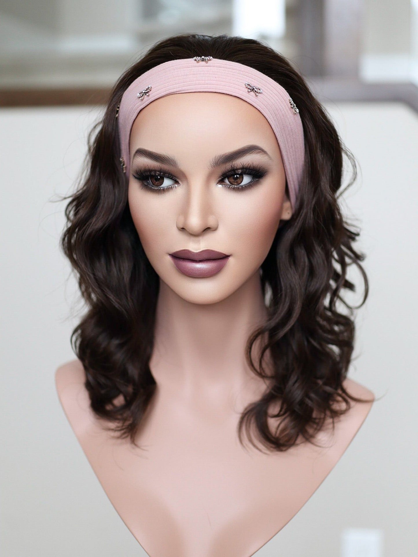20" Dark Brown Wavy Bandfall Active Wig (M) READ DESCRIPTION)