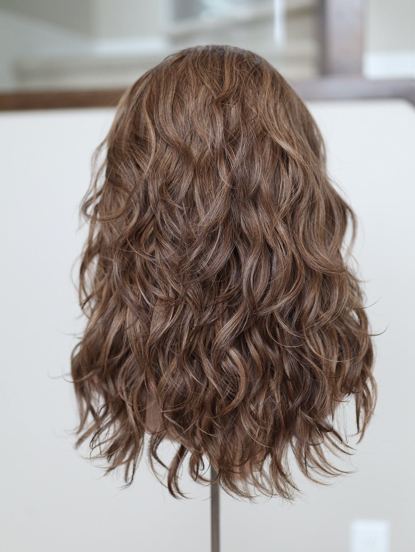 20" Elana Wavy Bandfall Active Wig (S)