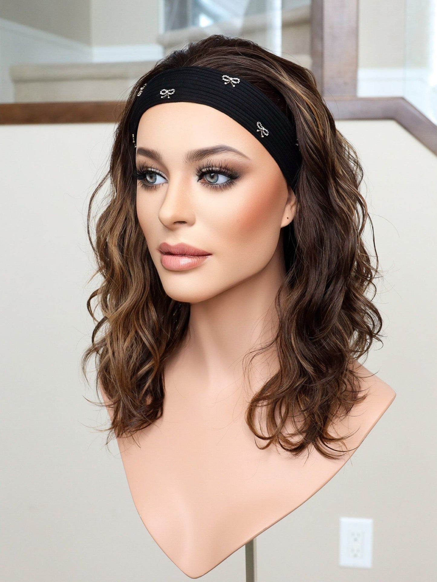 20" Gabriella Wavy Bandfall Active Wig (M)