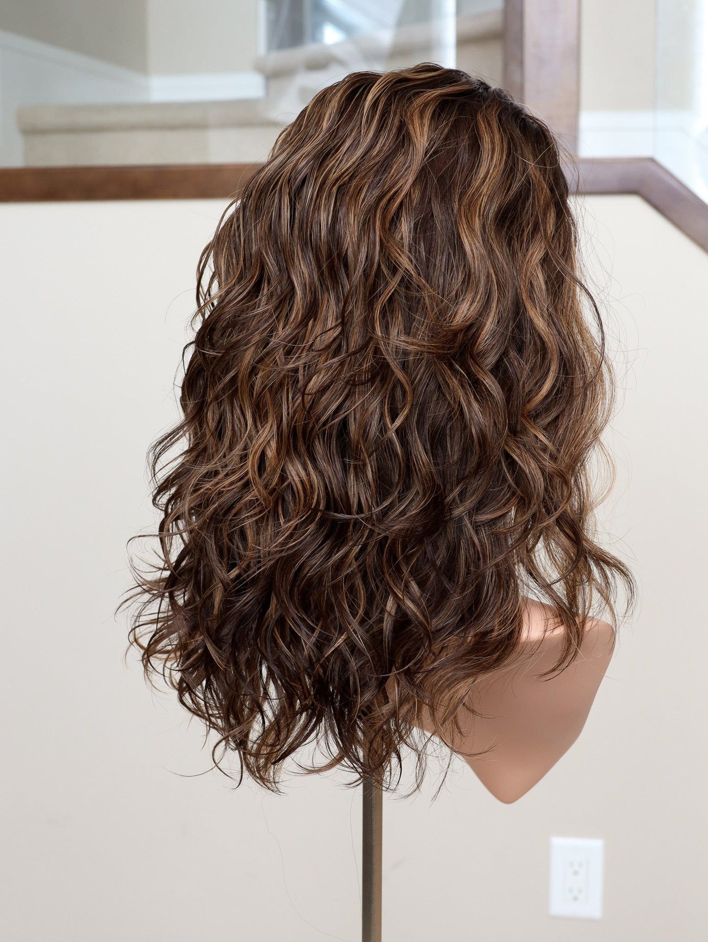 20" Gabriella Wavy Bandfall Active Wig (S)