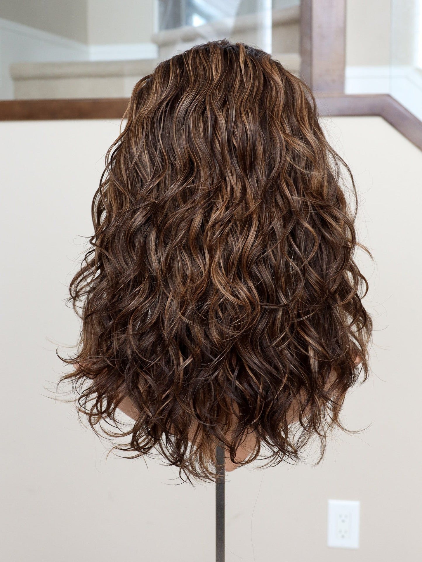 20" Gabriella Wavy Bandfall Active Wig (S)