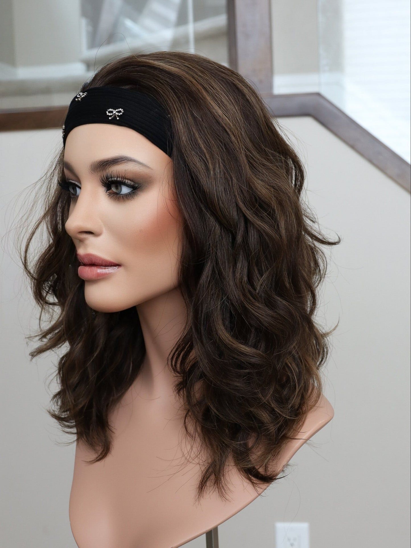 20" Mia Wavy Bandfall Active Wig (S)