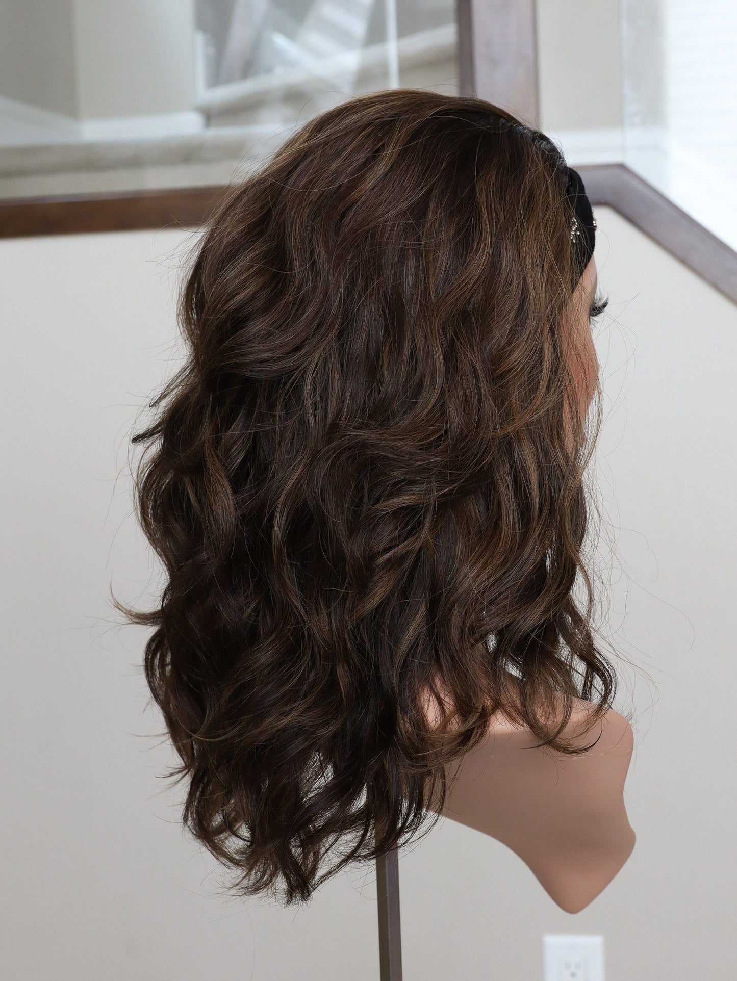 20" Mia Wavy Bandfall Active Wig (S)