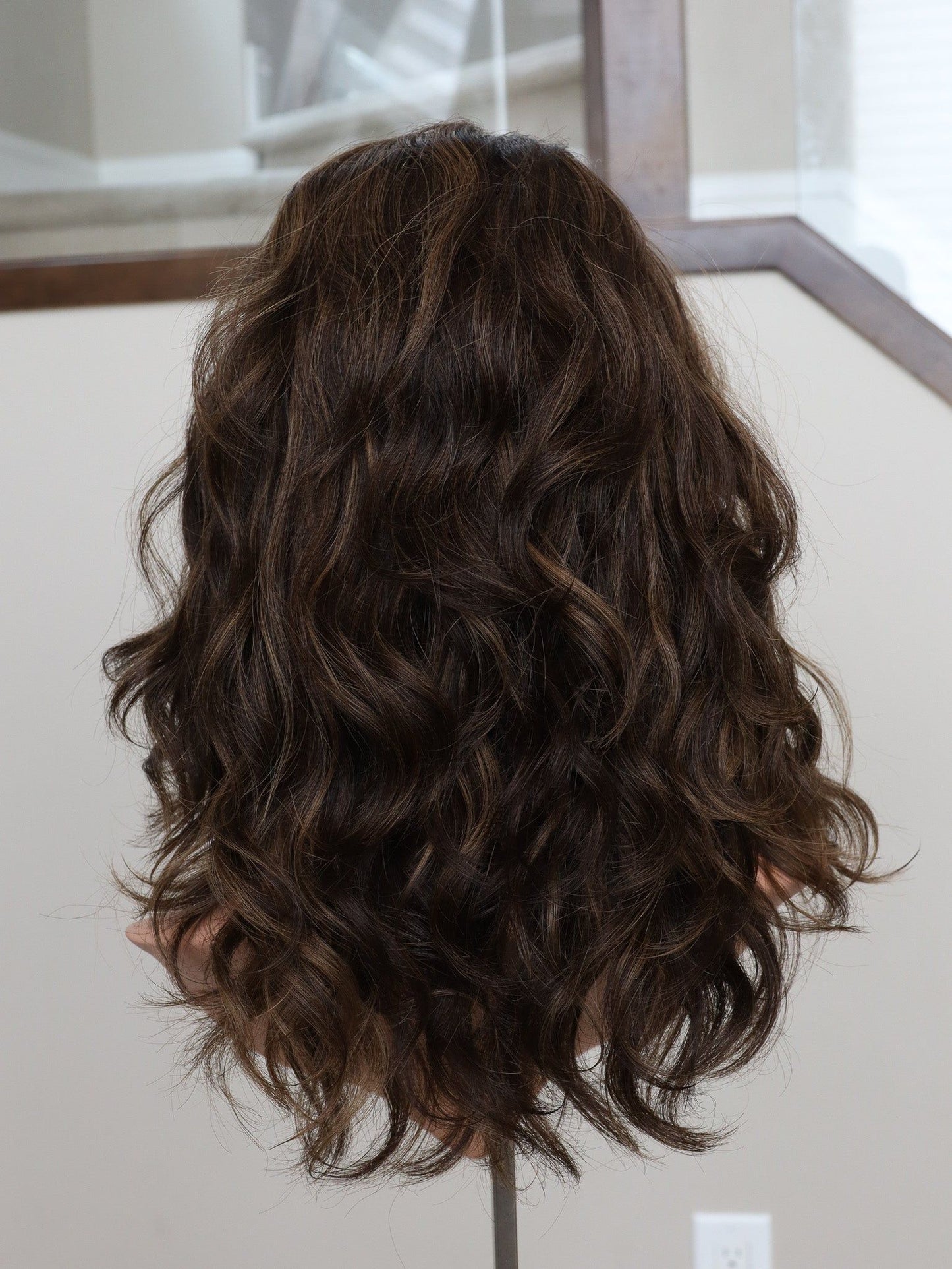 20" Mia Wavy Bandfall Active Wig (S)