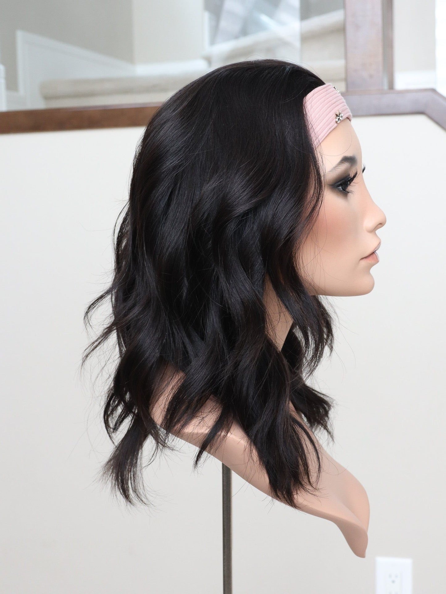20" Natural Black Bandfall Active Wig (S)