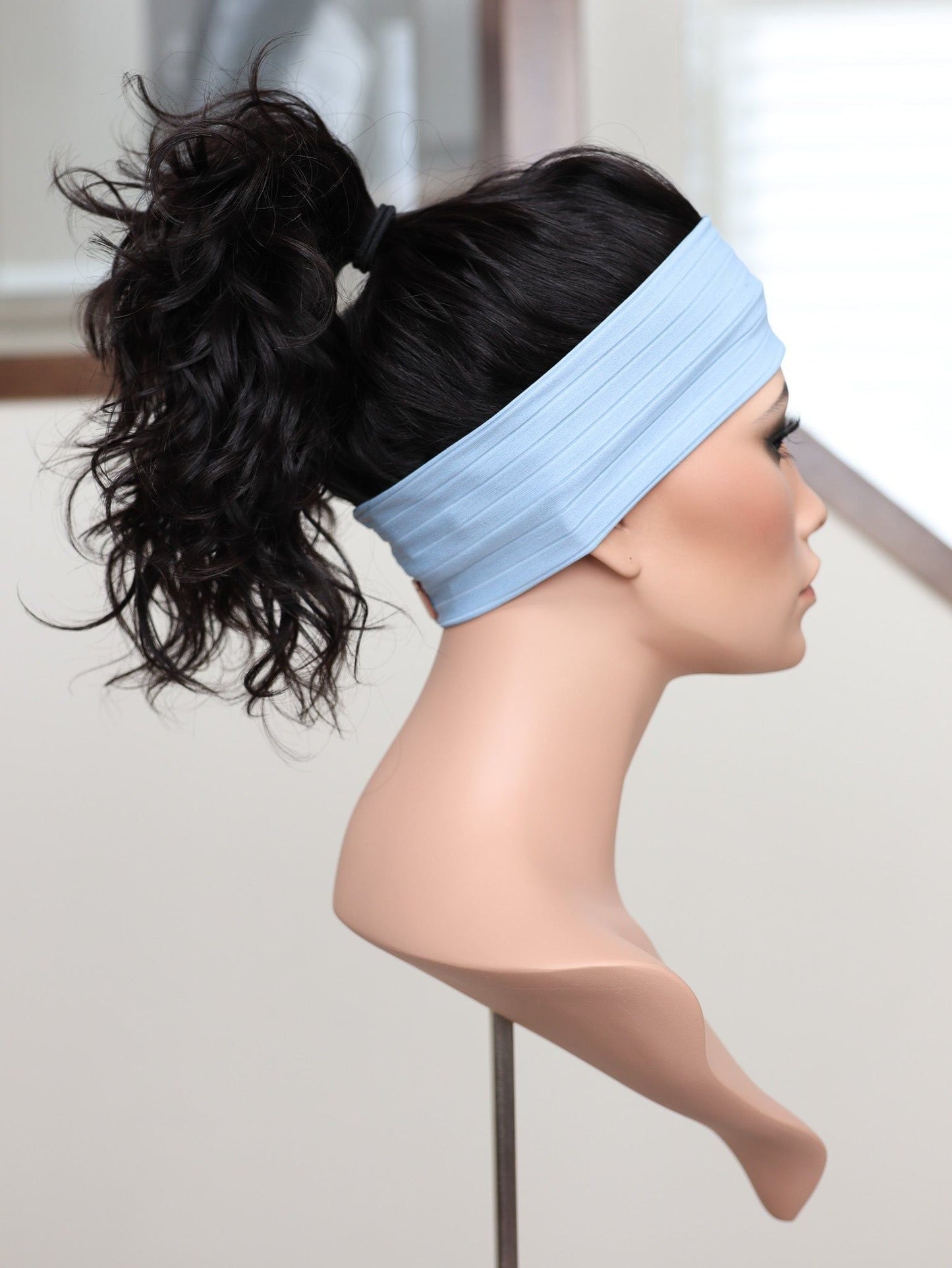 20" Natural Black Wavy Active Pony Wig (S)