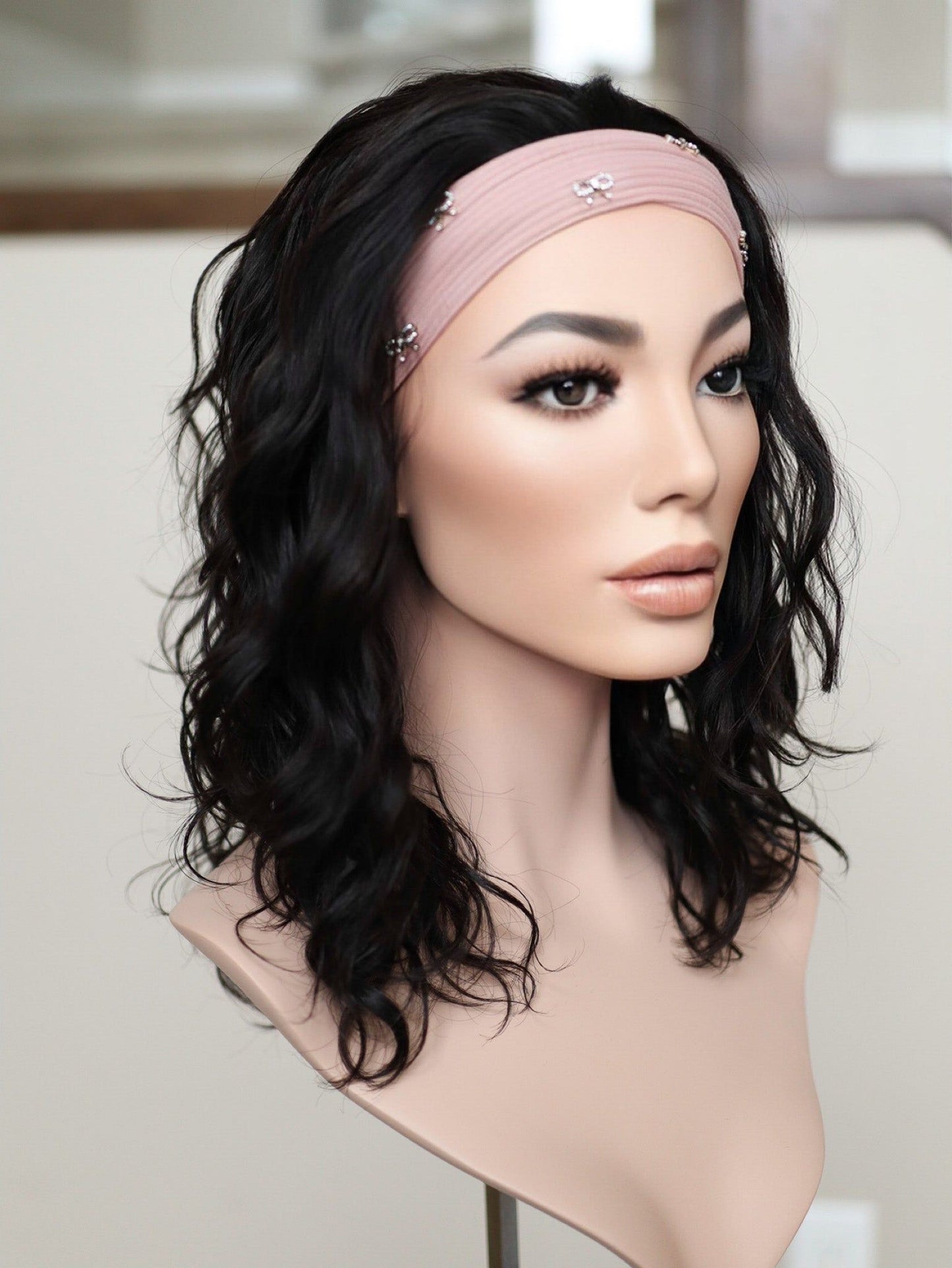 20" Natural Black Wavy Bandfall Active Wig (M)