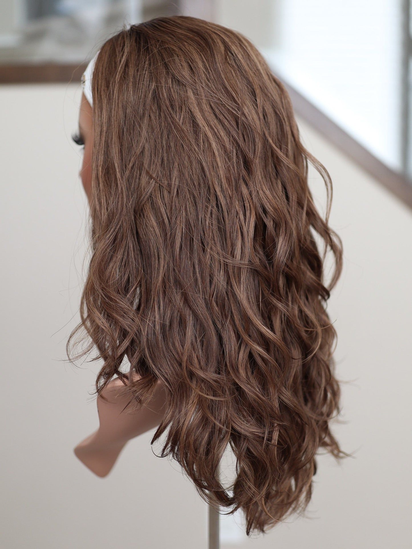 22" Elana Wavy Bandfall Wig (S)