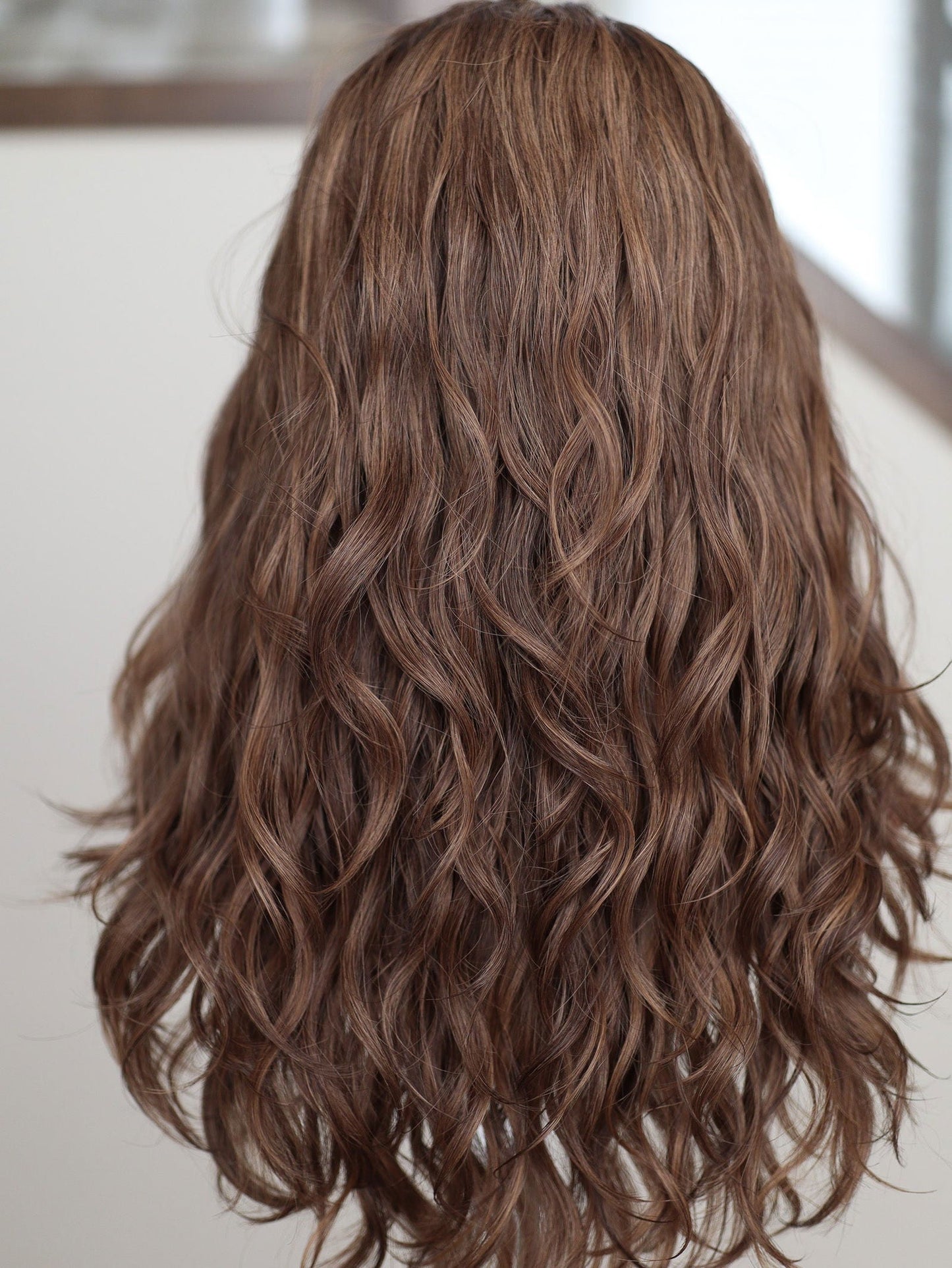 22" Elana Wavy Bandfall Wig (S)