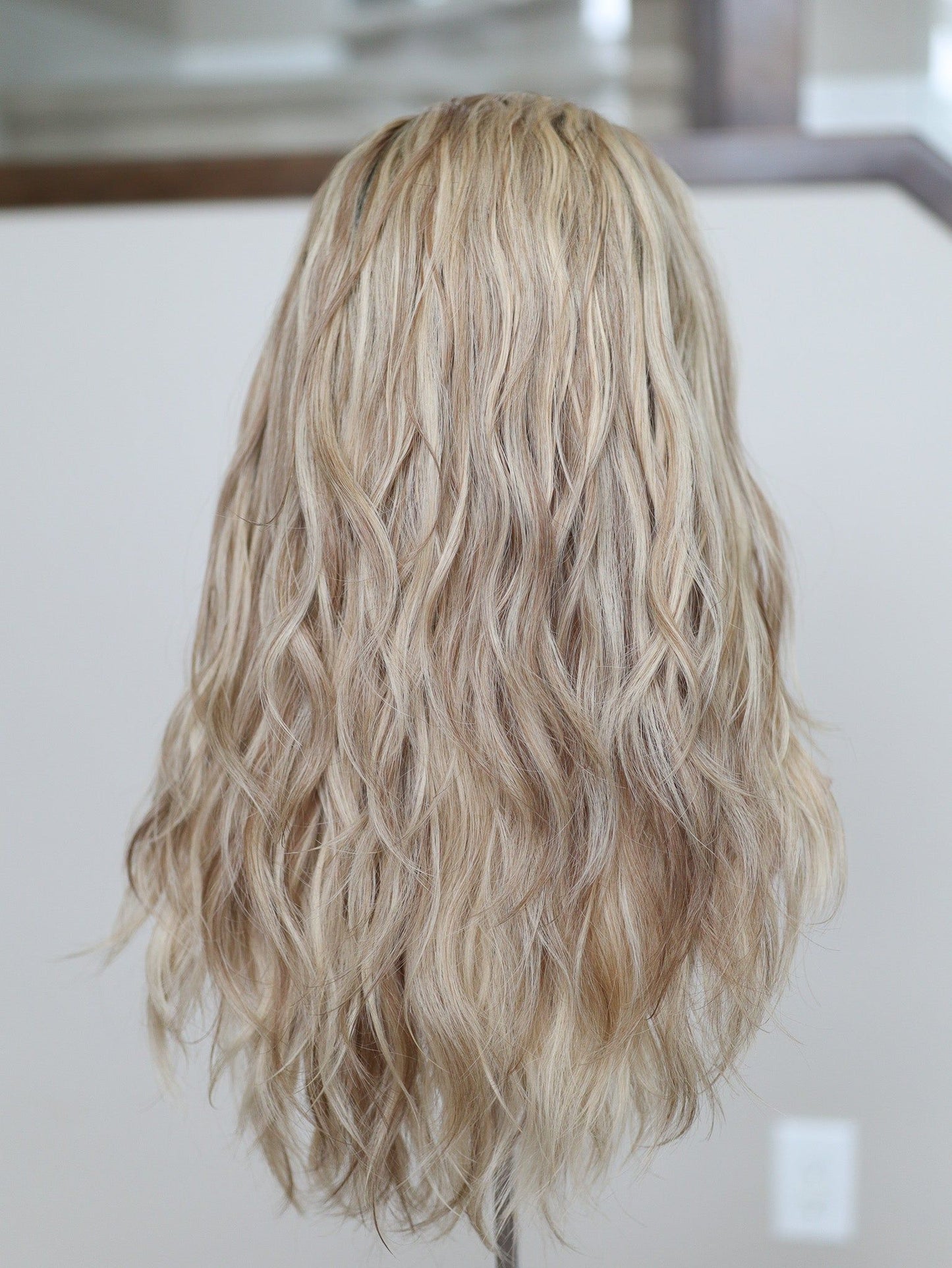 22" Kassidy Wavy Bandfall Active Wig (S)