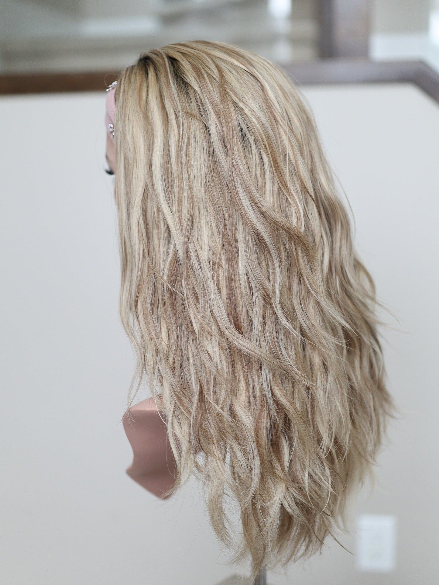 22" Kassidy Wavy Bandfall Active Wig (S) (FINAL SALE)