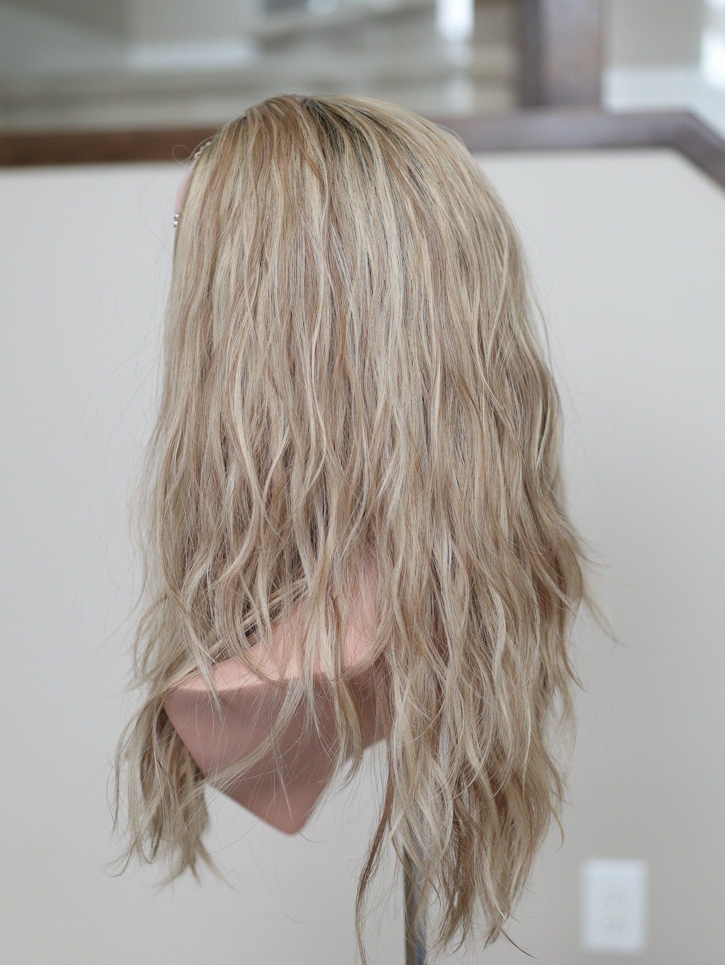 22" Kassidy Wavy Bandfall Active Wig (S)