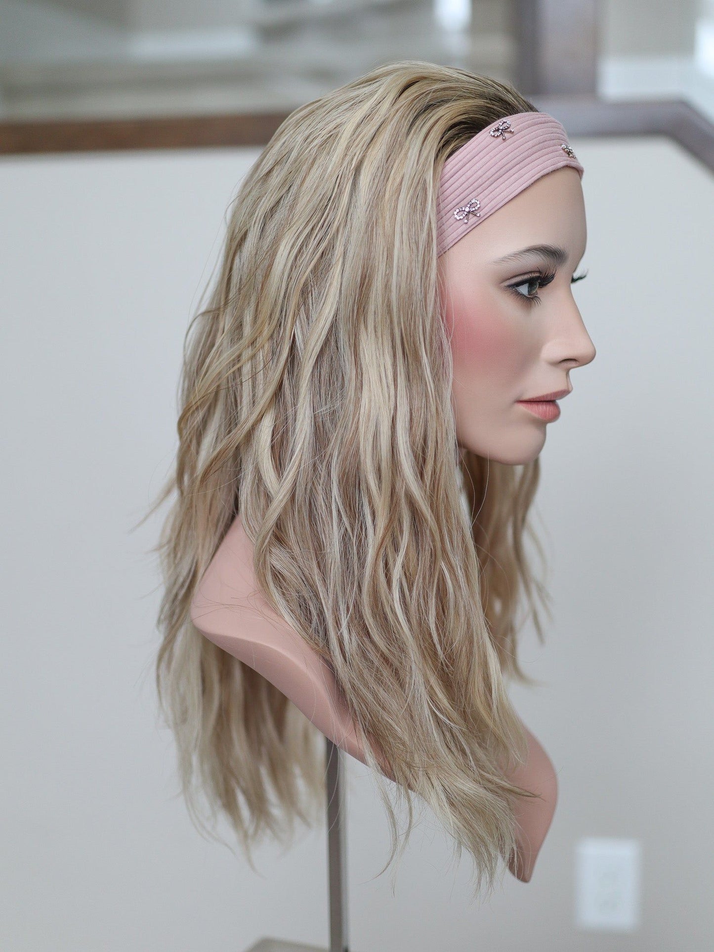 22" Kassidy Wavy Bandfall Active Wig (S) (FINAL SALE)