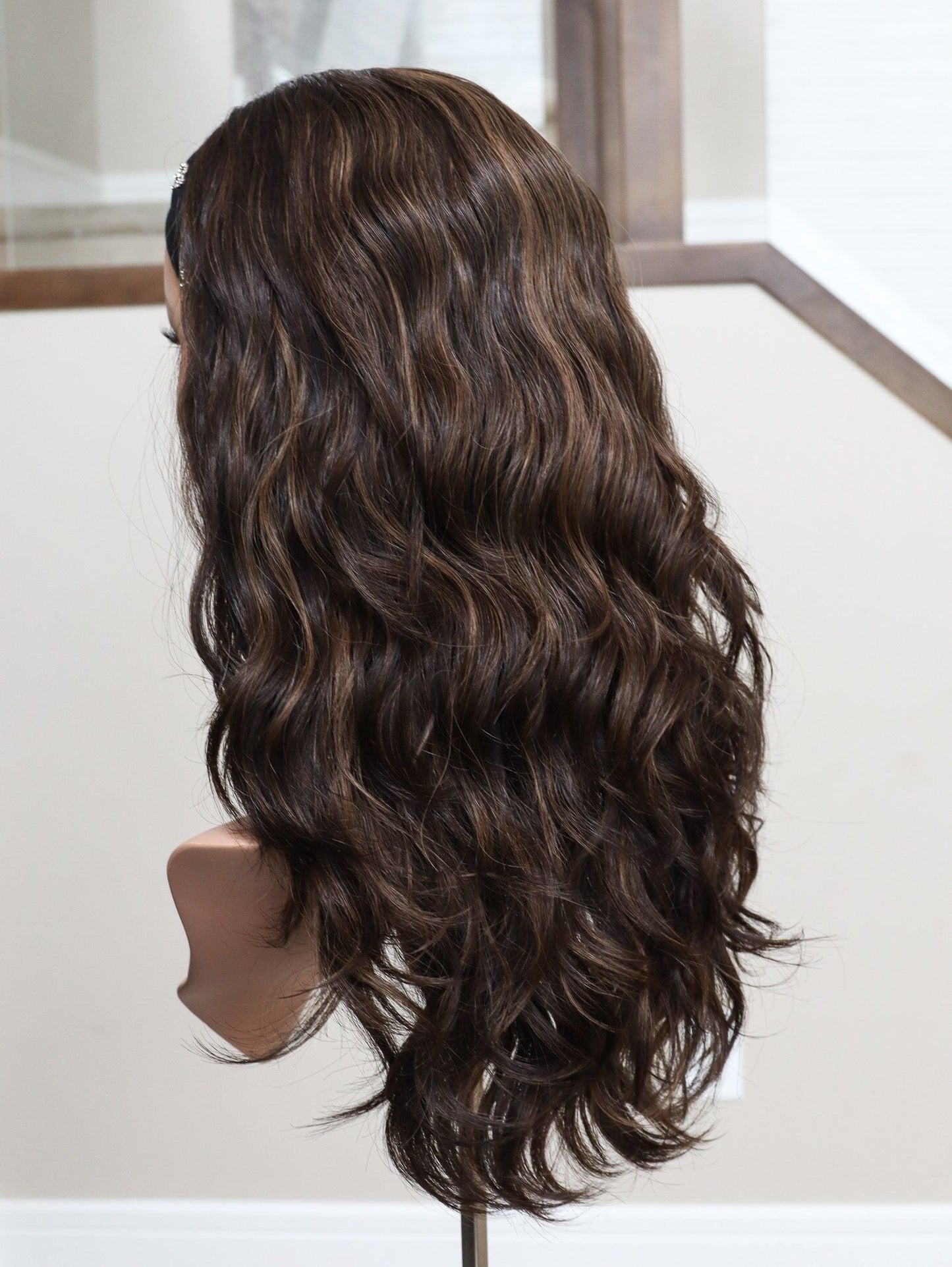 22" Liv Wavy Bandfall Active Wig (S)