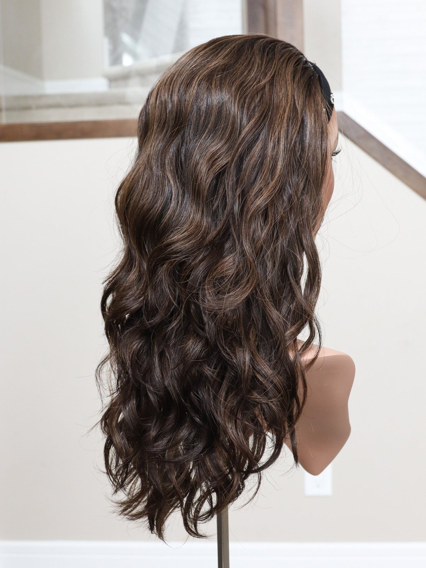 22" Liv Wavy Bandfall Active Wig (S)