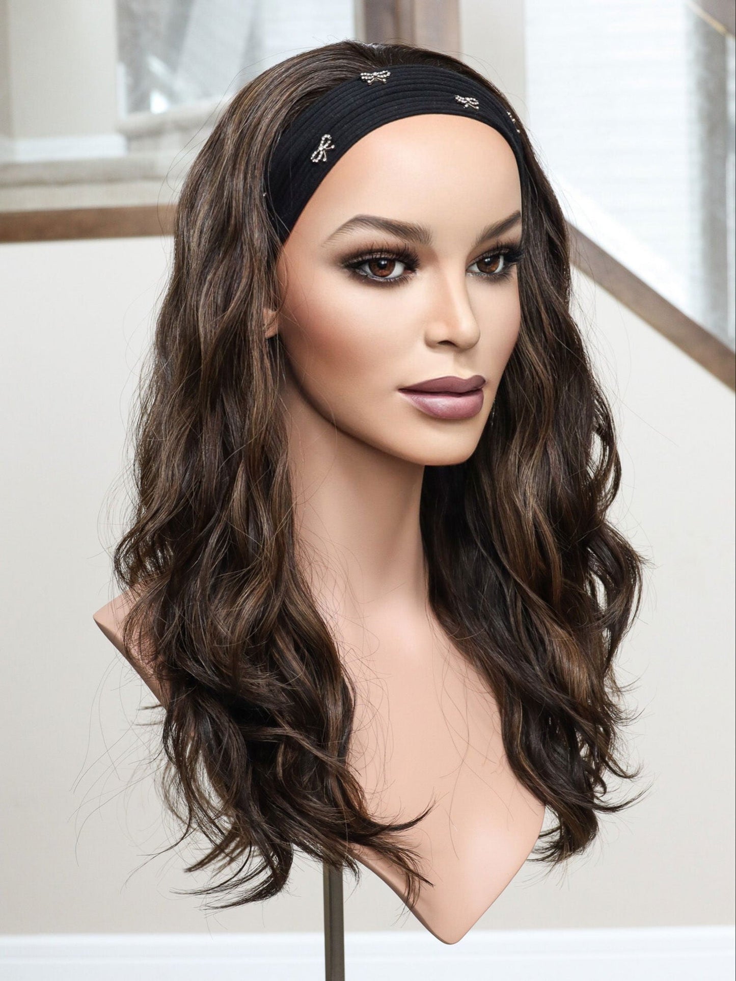 22" Liv Wavy Bandfall Active Wig (S)