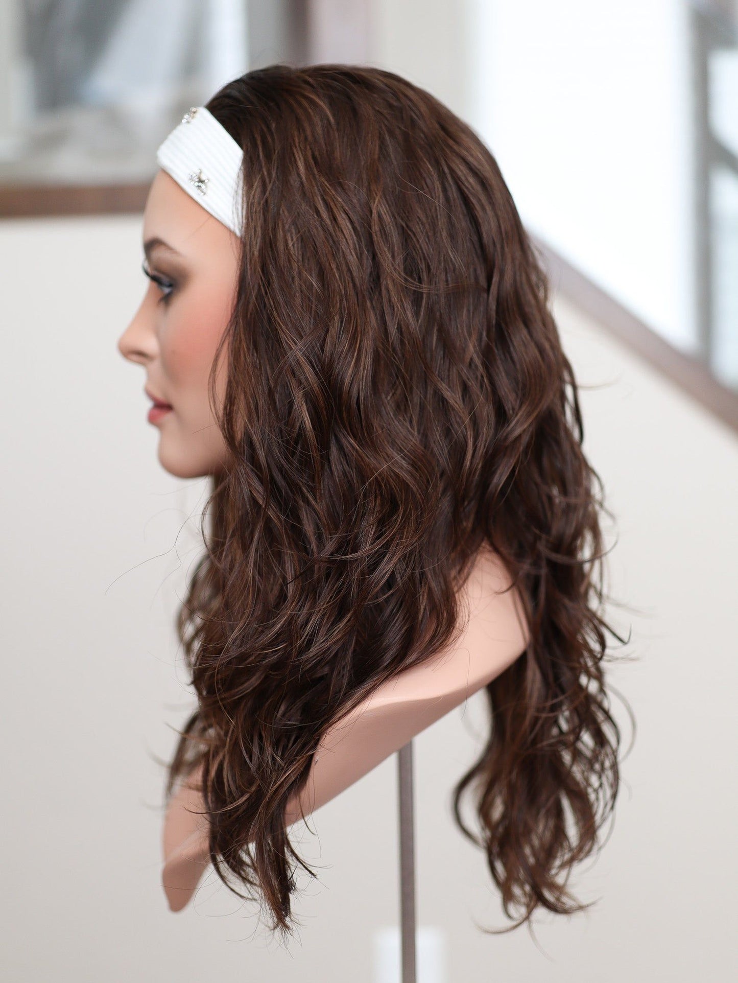 22" Mia Wavy Bandfall Active Wig (S)