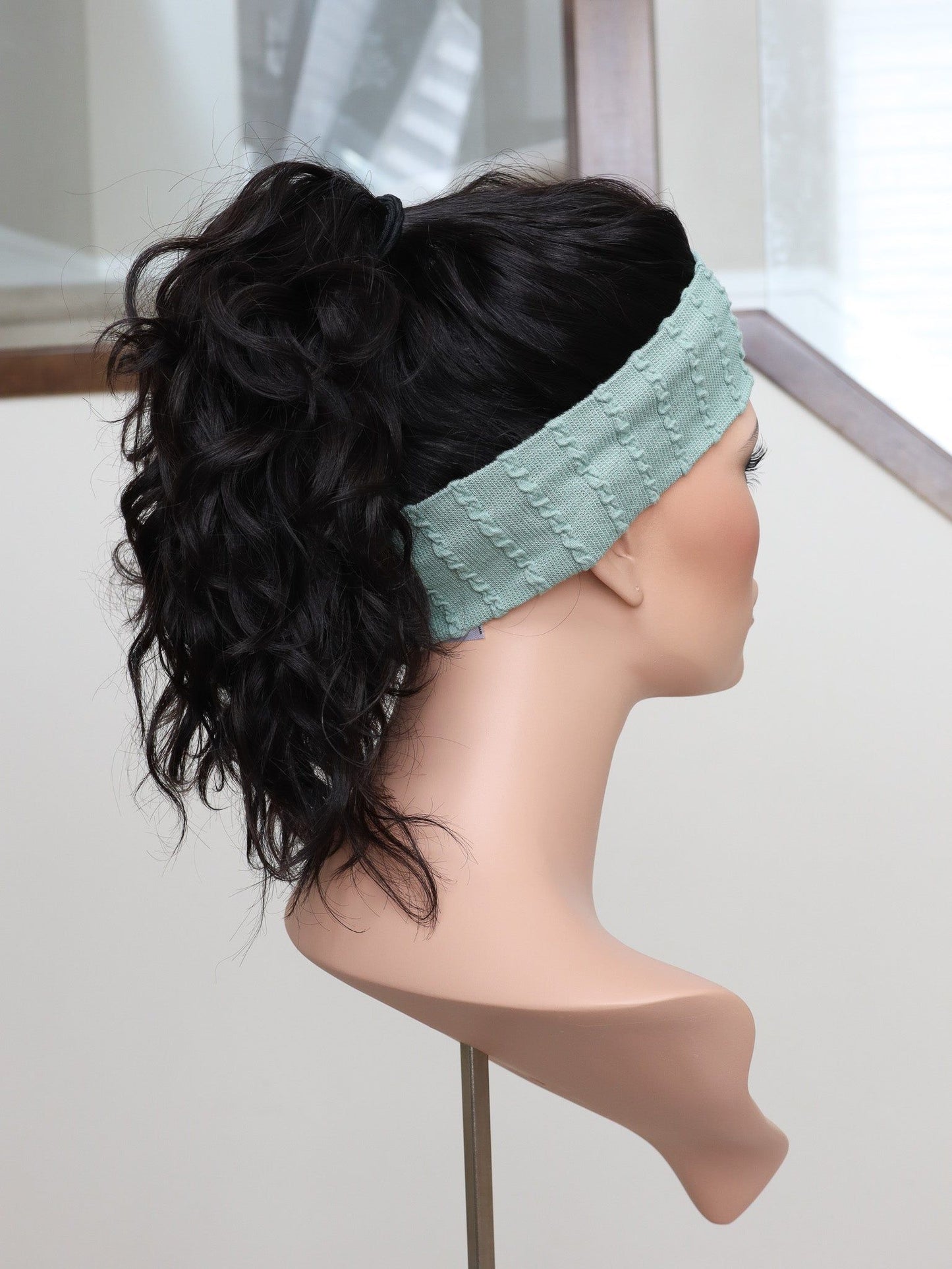 22" Natural Black Wavy Active Pony Wig (M)