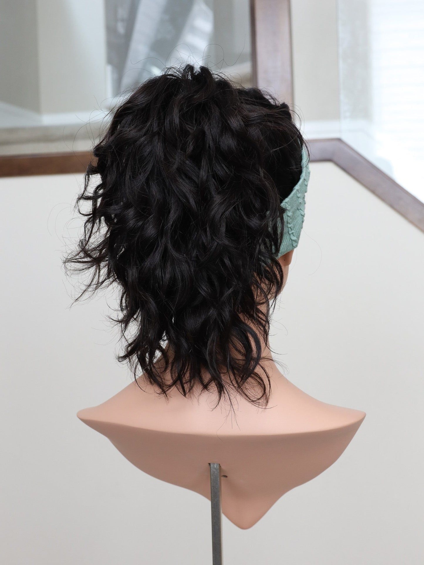 22" Natural Black Wavy Active Pony Wig (S)