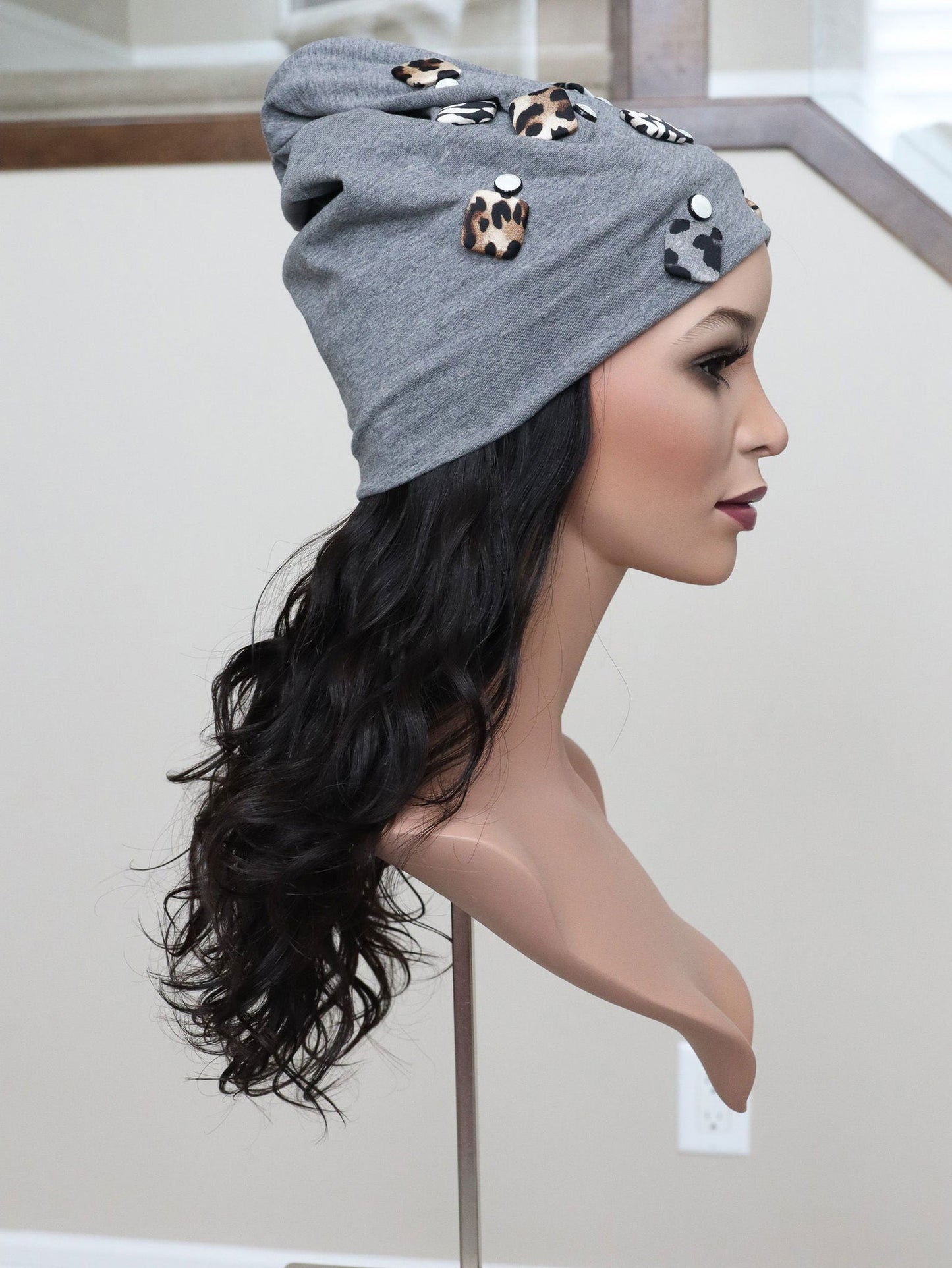 22" Natural Black Wavy Hat Wig (S)