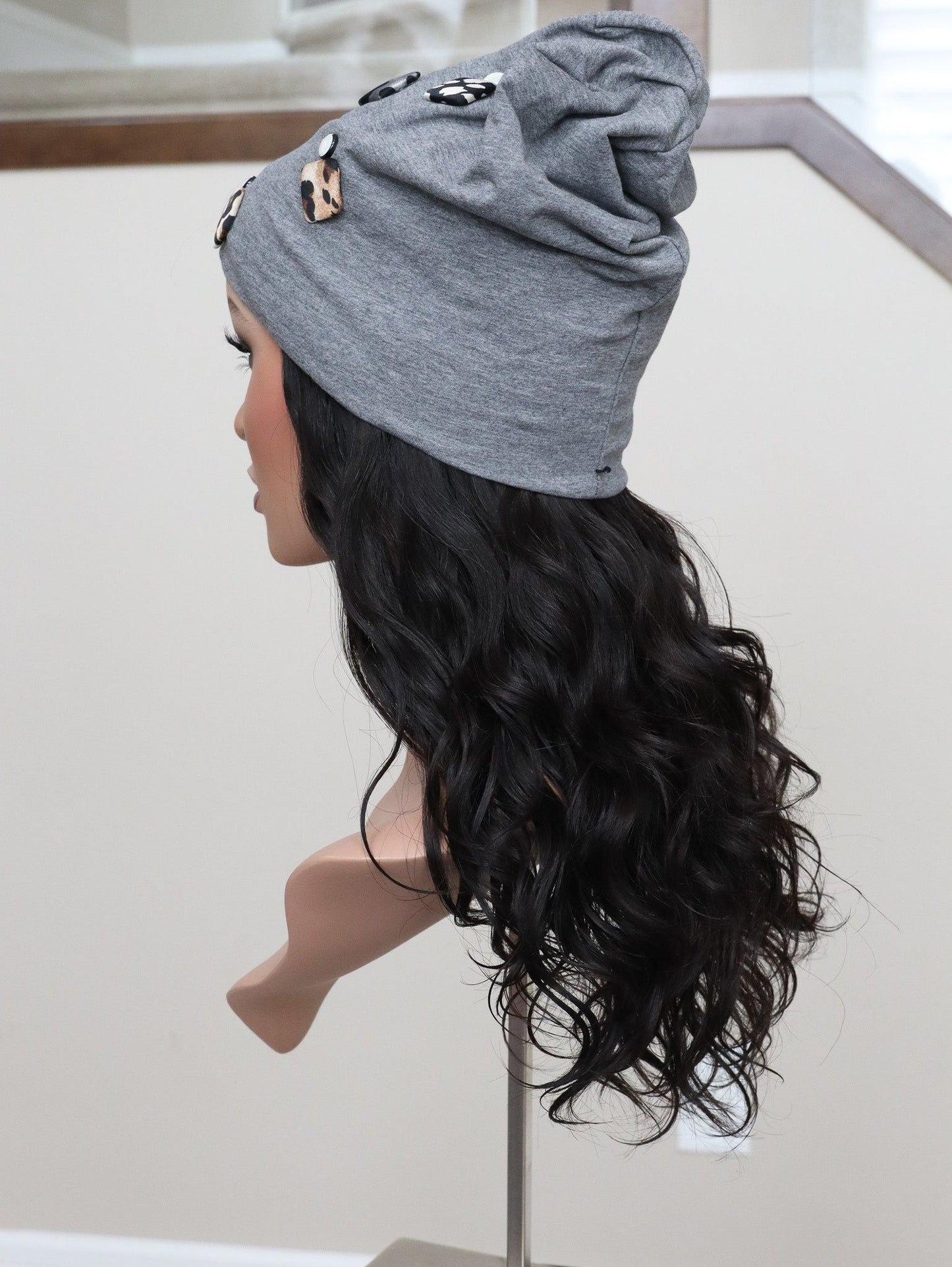 22" Natural Black Wavy Hat Wig (S)