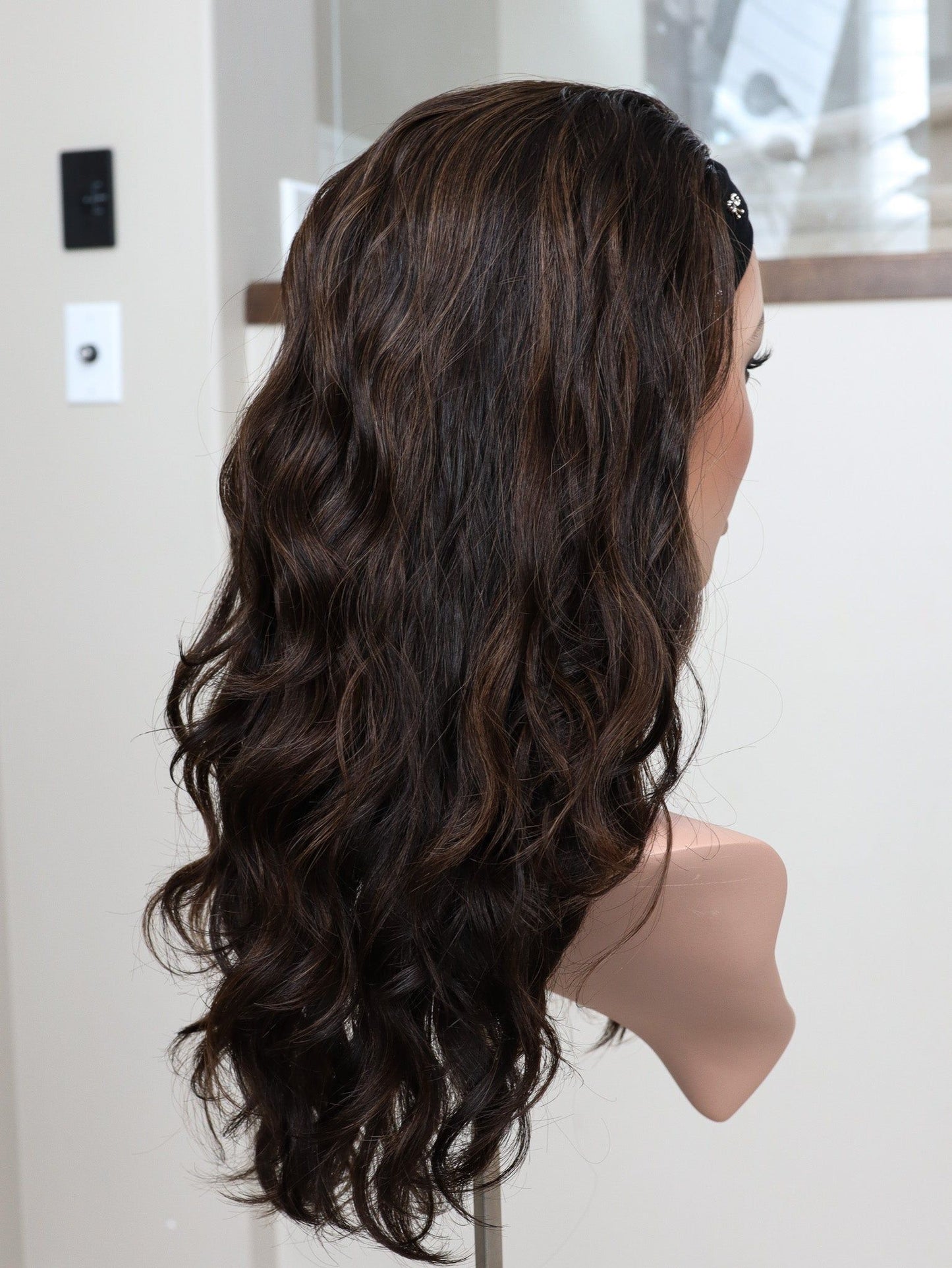 22" Tatiana Wavy Bandfall Active Wig (M)