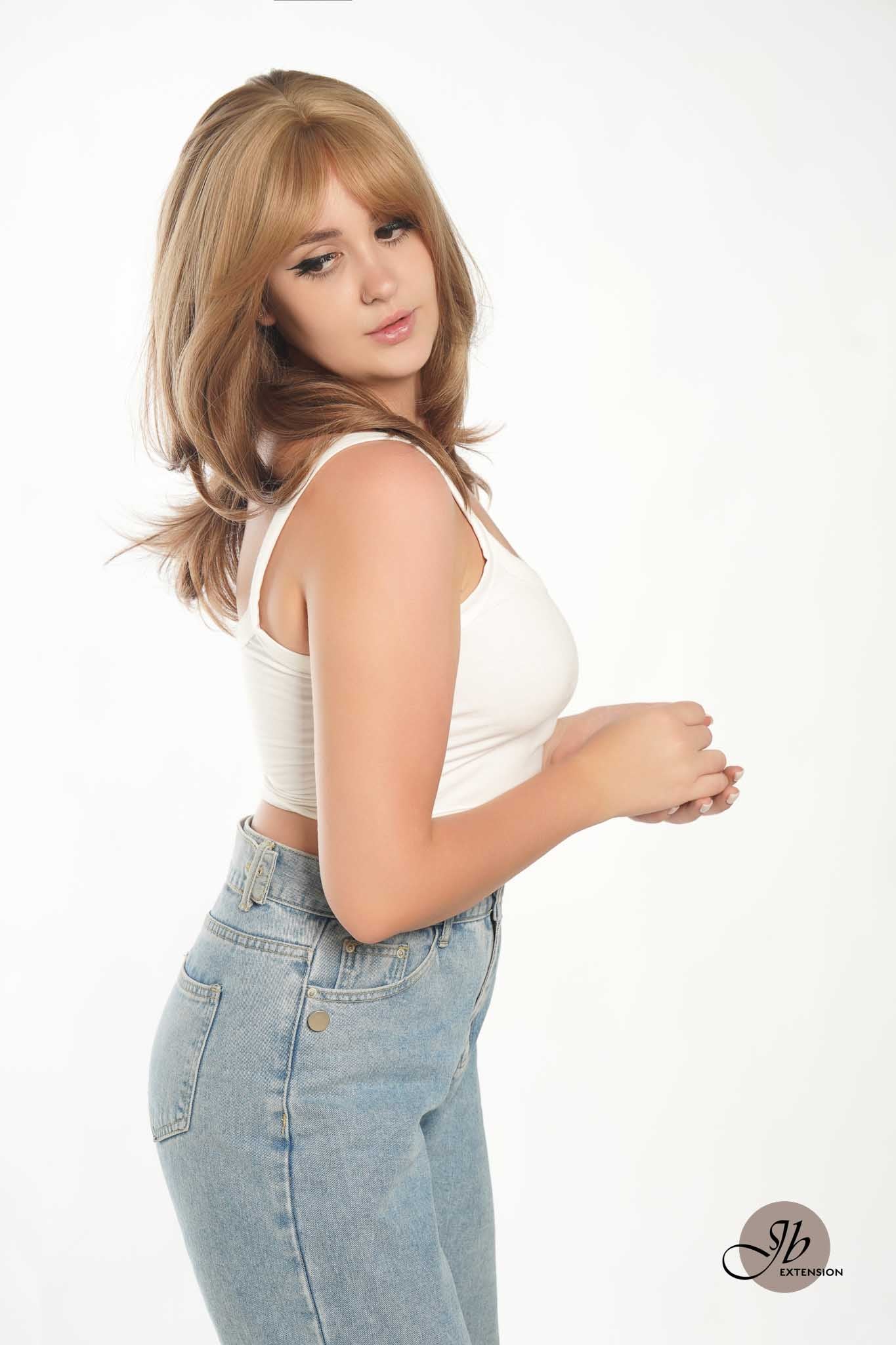 JBEXTENSION 18 Inches Hush Cut Mix Brown Wig With Wispy Bangs YOSHI