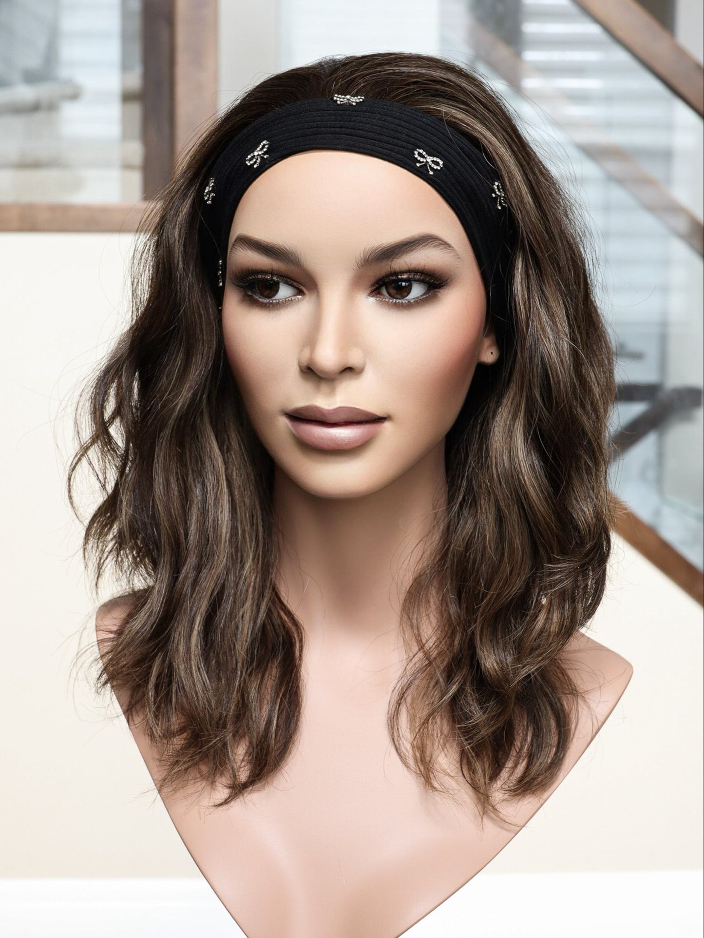 20" Flavia Wavy Bandfall Active Wig (M)