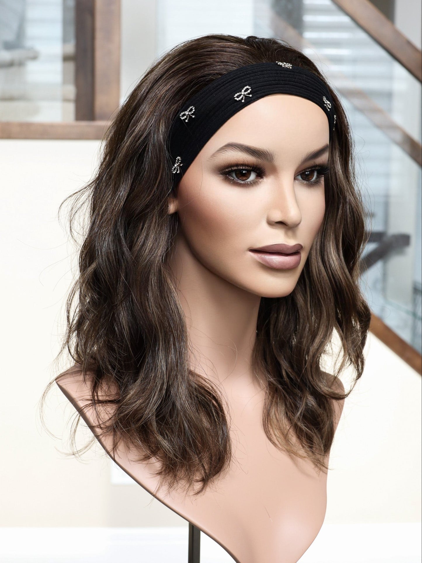 20" Flavia Wavy Bandfall Active Wig (M)