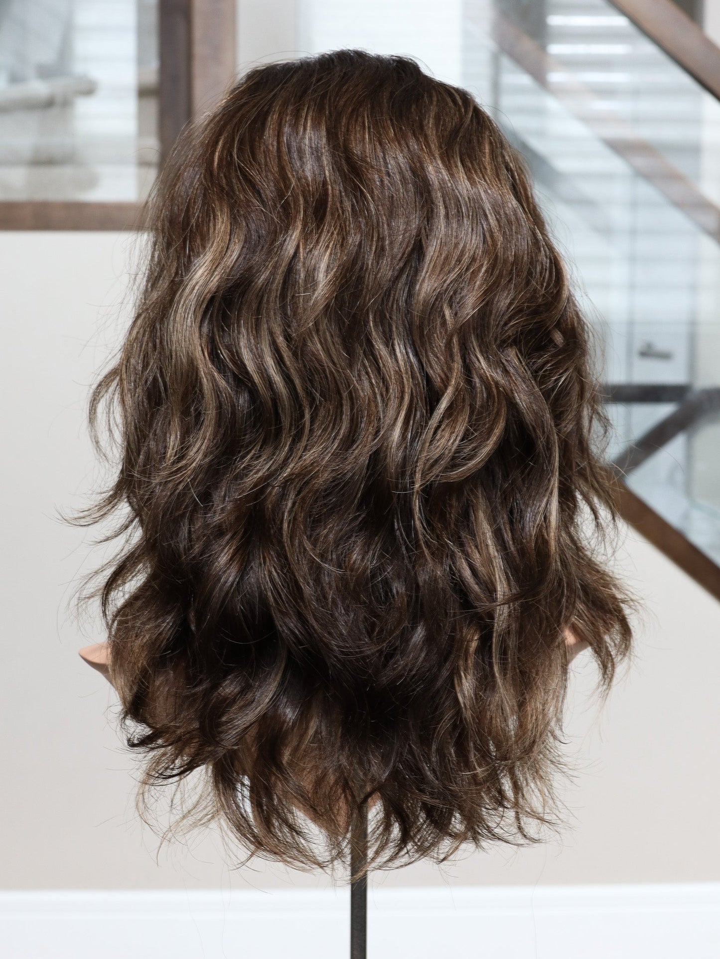 20" Flavia Wavy Bandfall Active Wig (M)