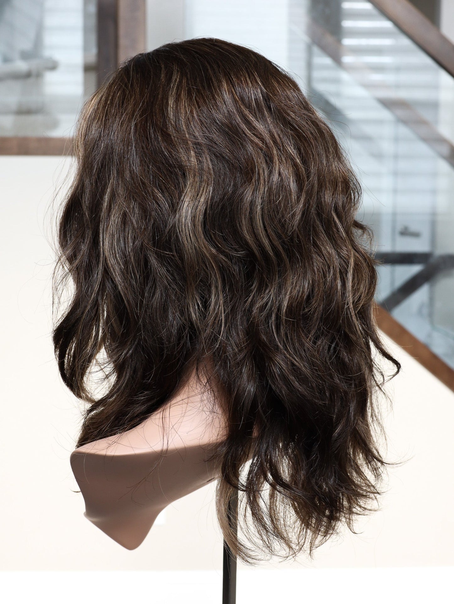 20" Flavia Wavy Bandfall Active Wig (M)