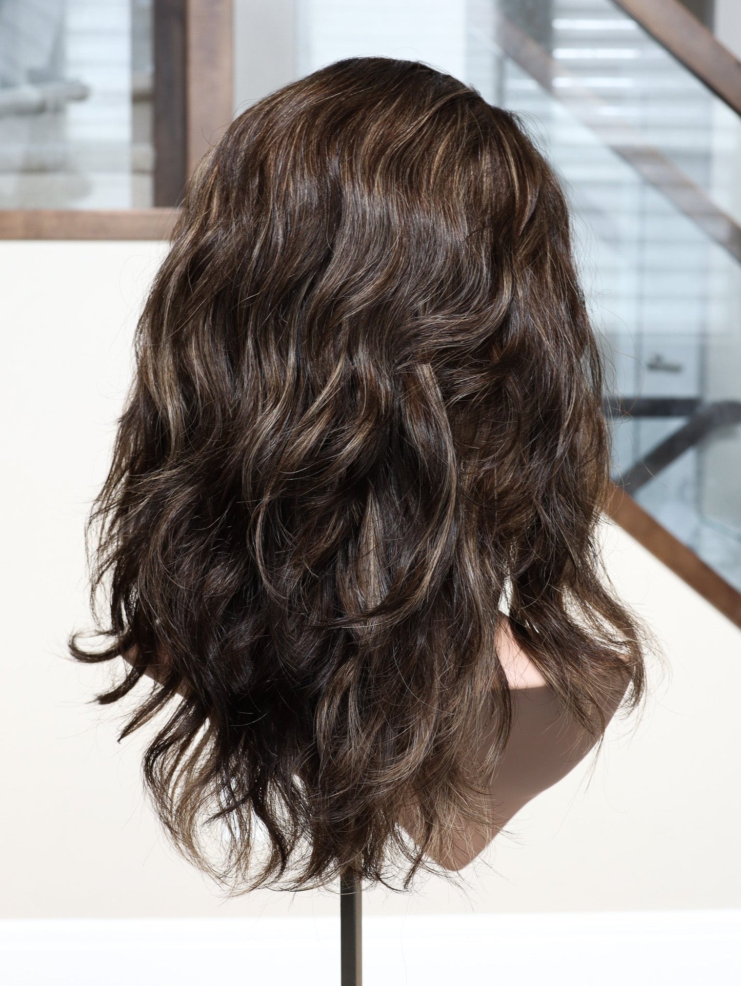 20" Flavia Wavy Bandfall Active Wig (M)